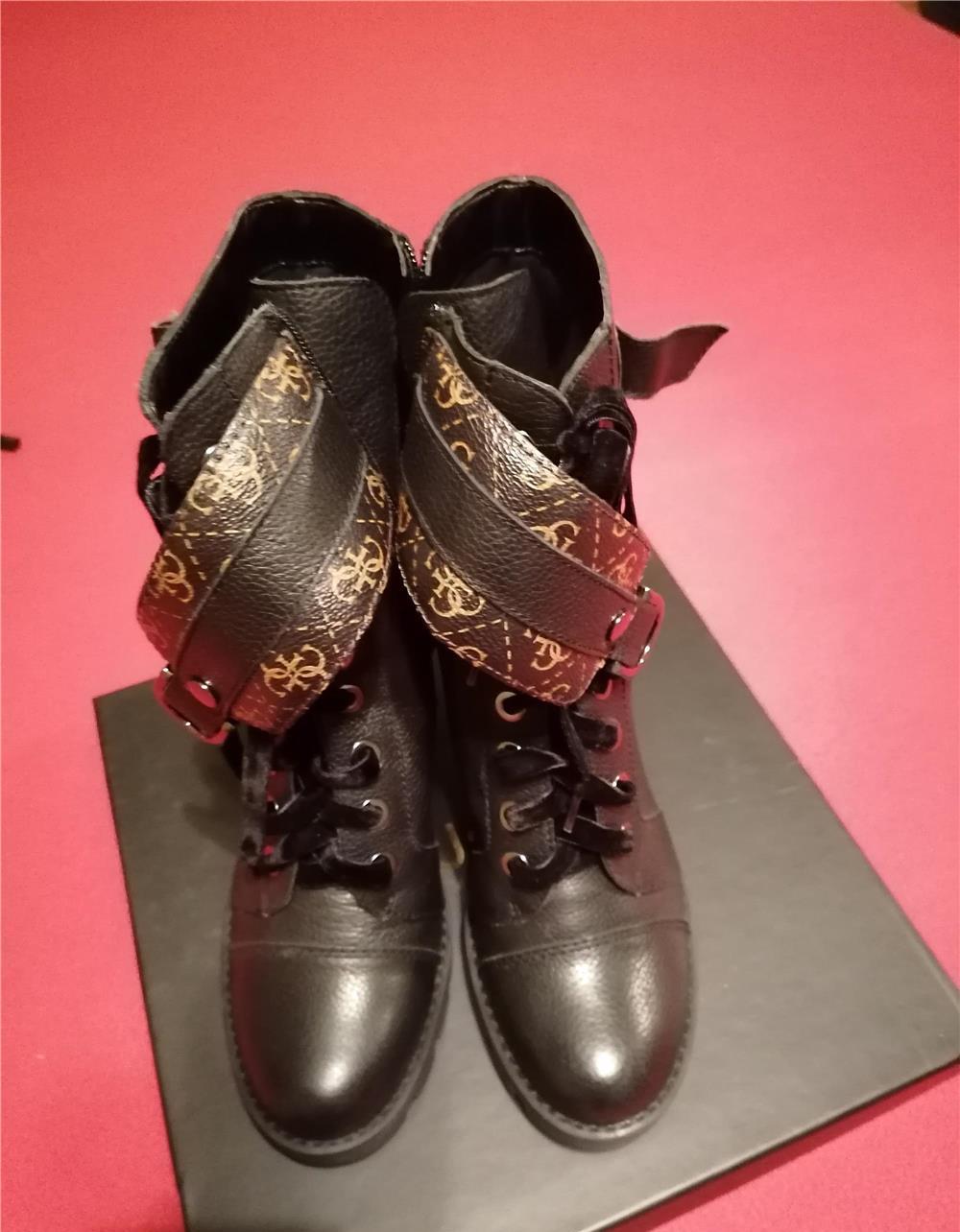 Botine dama noi model în trend, se închid cu catarame și șireturi, foarte comode, stare excelenta..
