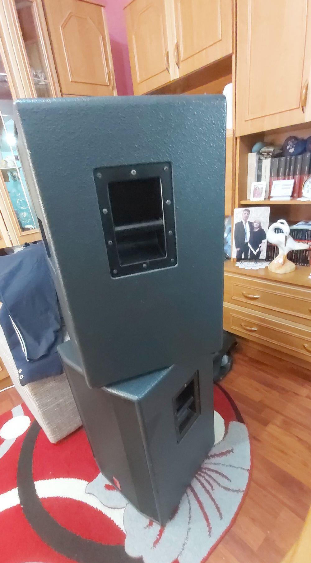 Boxe active sam, 450w,  mixer Fbt pentru ele, microfon Shure replica