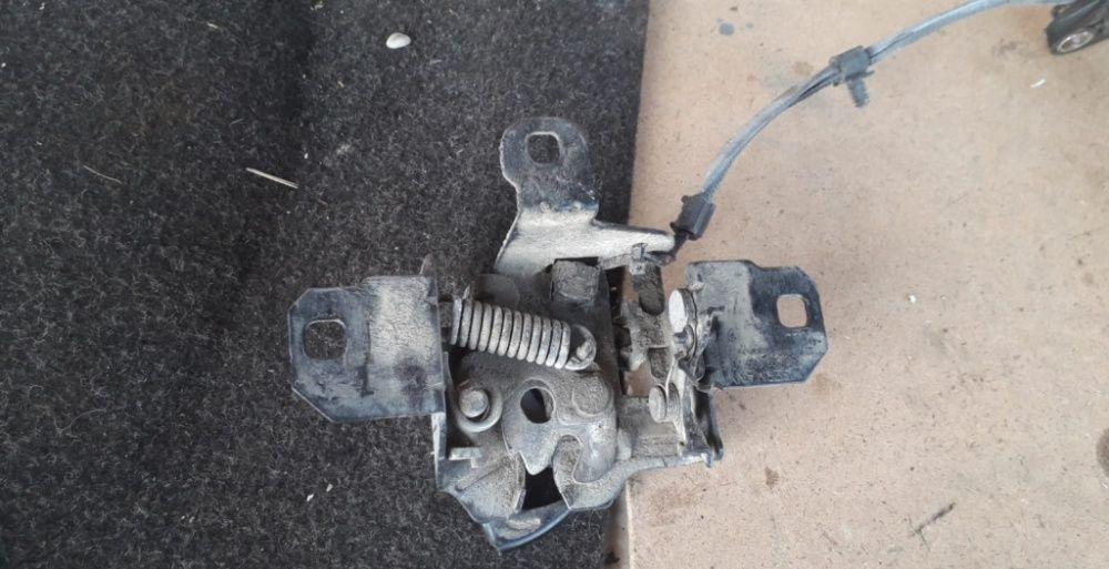 Broasca capota incuietoare inchizatoare Vw Golf 4 Bora cu senzor