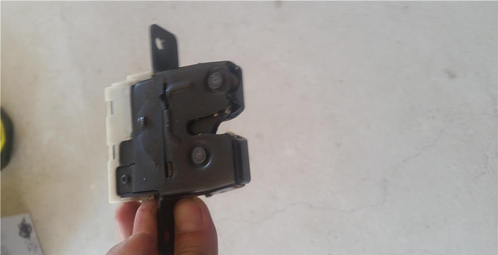 Broasca Incuietoare Hayon Haion Portbagaj Renault Clio 3 2005 - 2014 Cod 8200947699