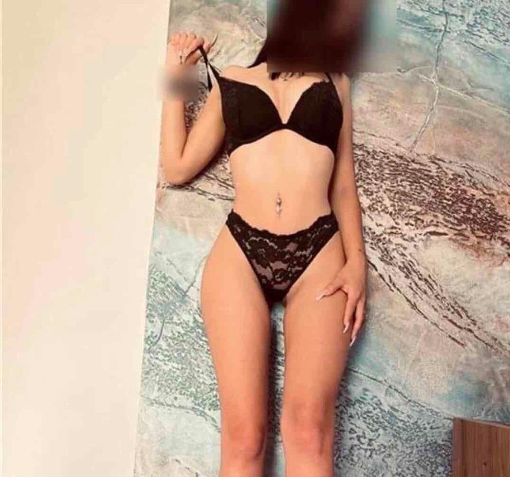 bruneta creața sexiii