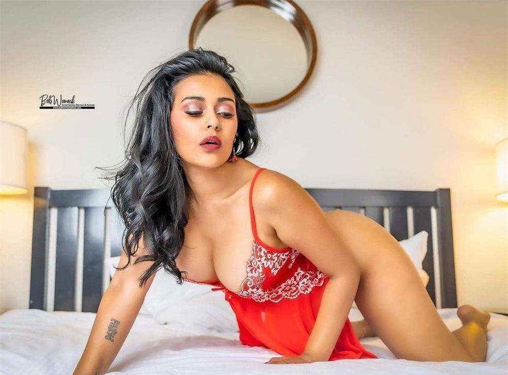 Bruneta cu forme apetisante, senzuala si foarte pasionala. Te astept la mine sau la hotel