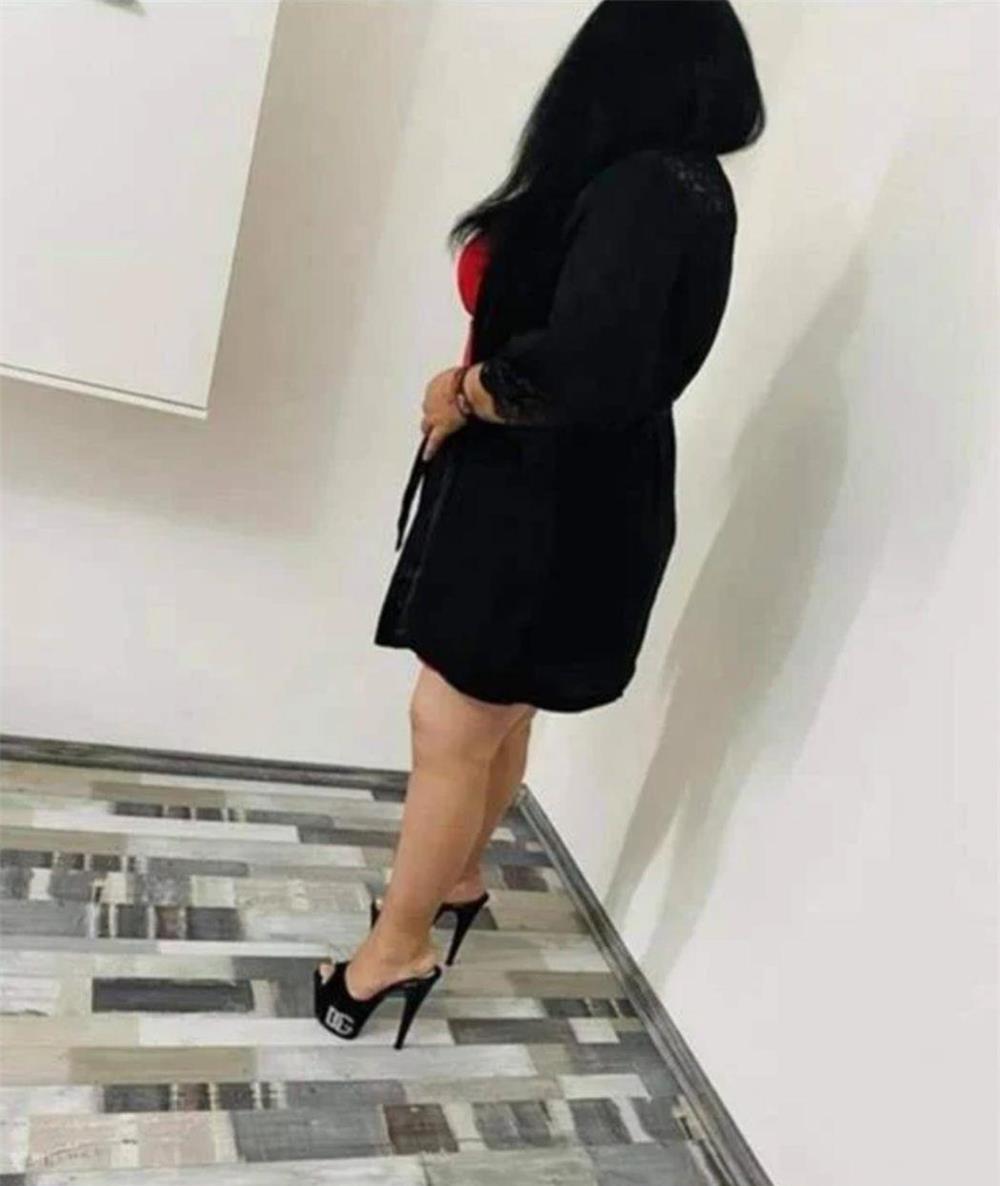 Bruneta noua venita an orasul tau pentru ca teva zile