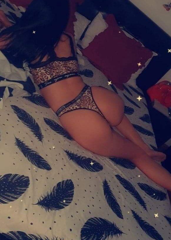 Bruneta senzuala !am 22 ani bruneta 1.70 inaltime 53 kg Doar deplasari