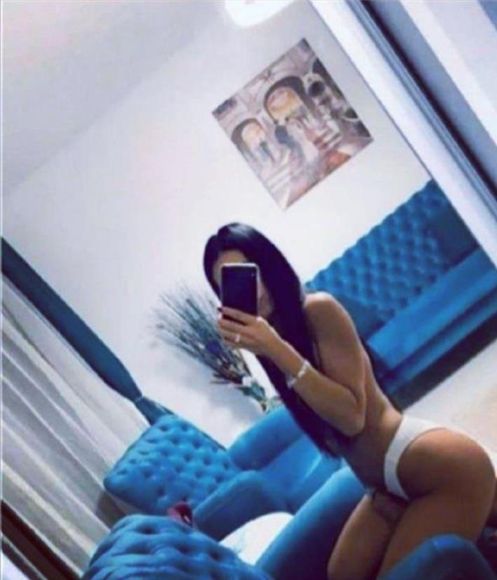 Bruneta sexi,La mine sau la tine
