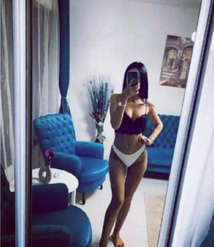Bruneta sexi,La mine sau la tine