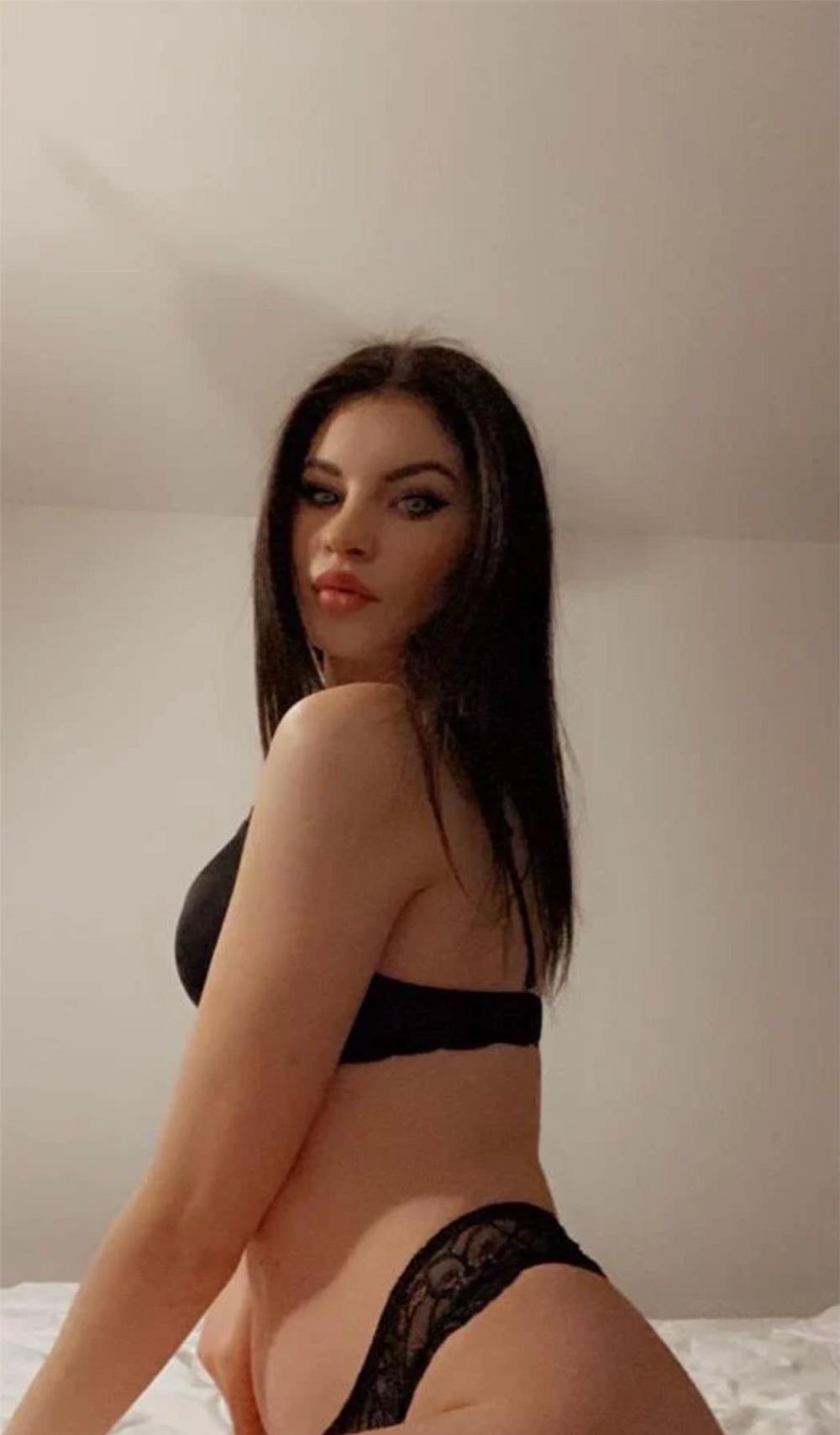 Bruneta slabuță