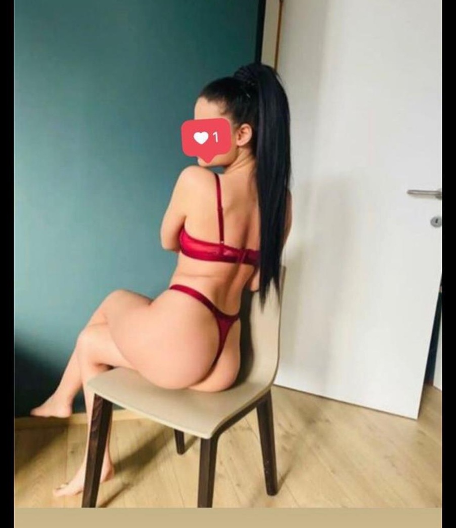 brunetă slim
