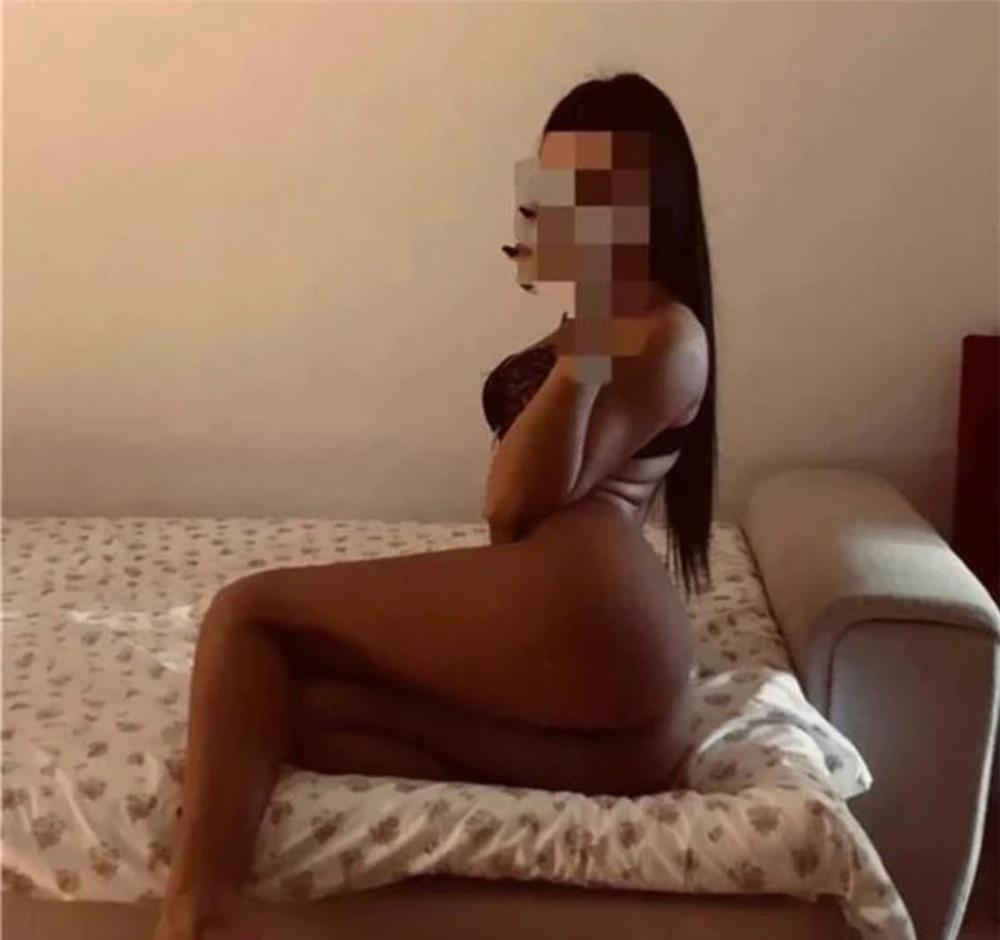 Bruneta slim !! Doar pentru cateva zile !! Deplasați la hotel