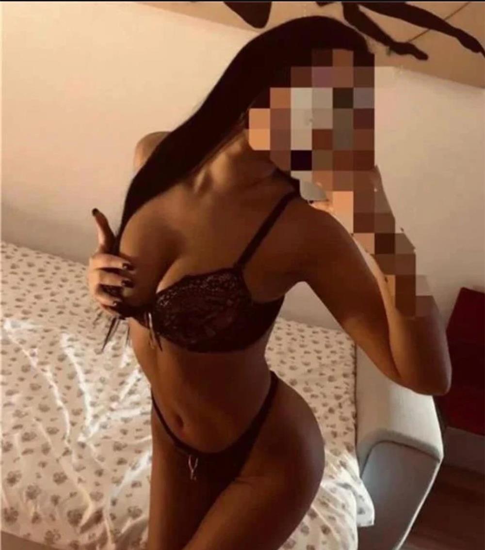 Bruneta slim !! Doar pentru cateva zile !! Deplasați la hotel