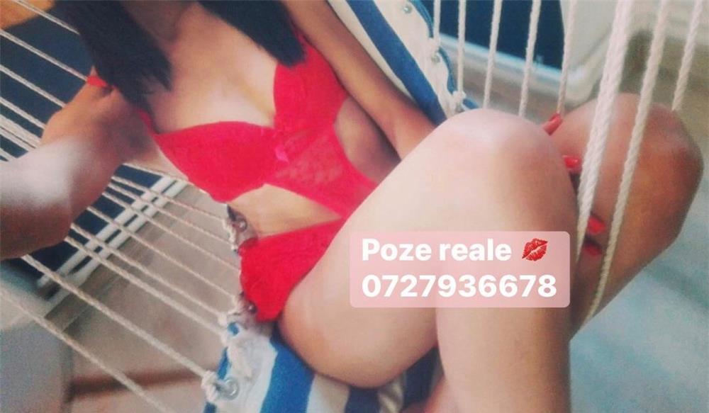 Bruneta slim noua in oraș și deplasari ( Locație )