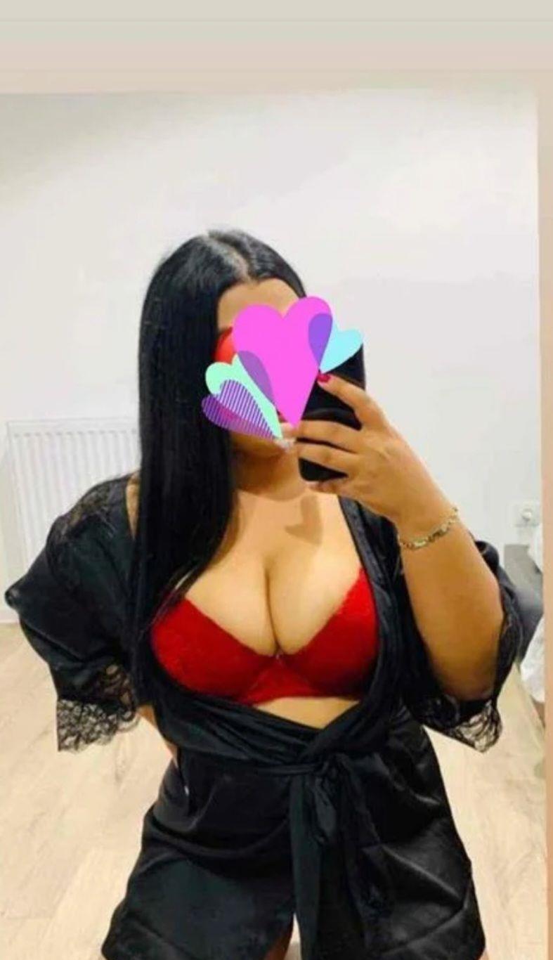 Brunetica sexy New sexy in orașul tău