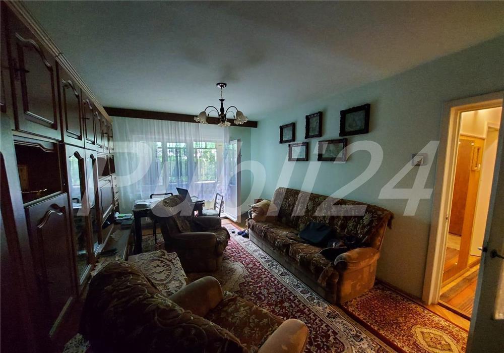 BUCOVINA,apartament 3 camere,et 3/4,2 bai,centrala proprie, pret 89 000 euro