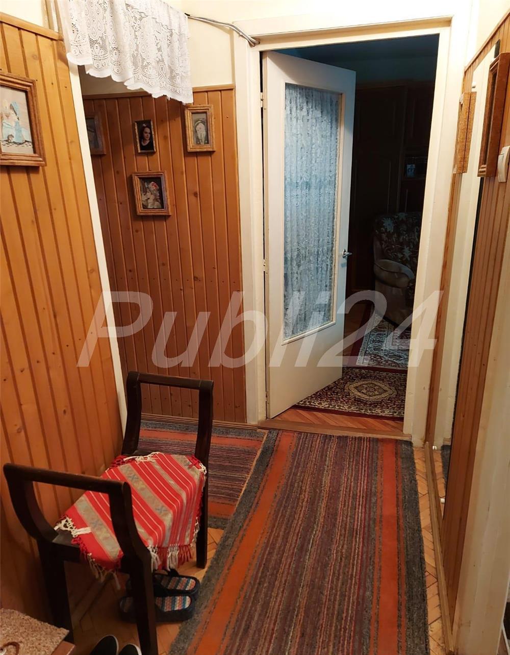 BUCOVINA,apartament 3 camere,et 3/4,2 bai,centrala proprie, pret 89 000 euro