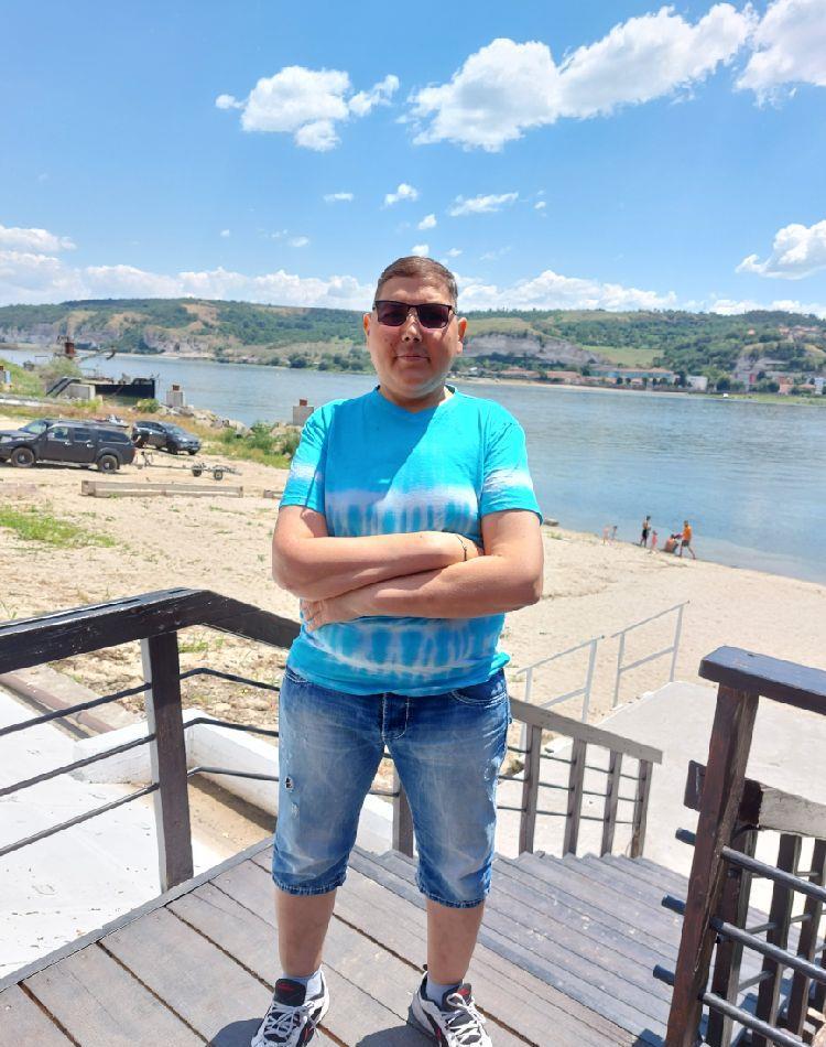 Buna Adrian 45 ani caut o fata relație serioasă (casatorie)