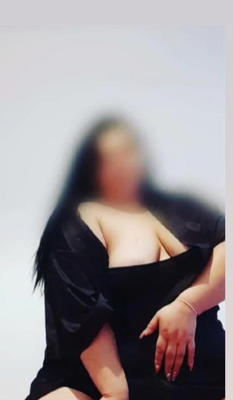 Buna Alina caut colega