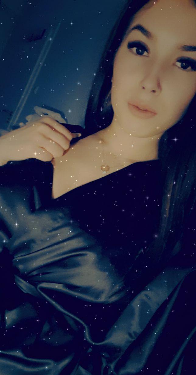 Buna ma numesc Evelin te astept in licatia mea de lux pentru clipe de neuitat