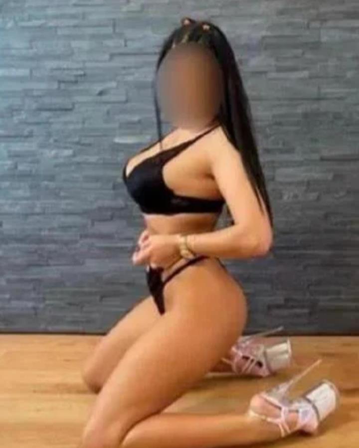 Buna ma numesc Rebeca si ador limbutele