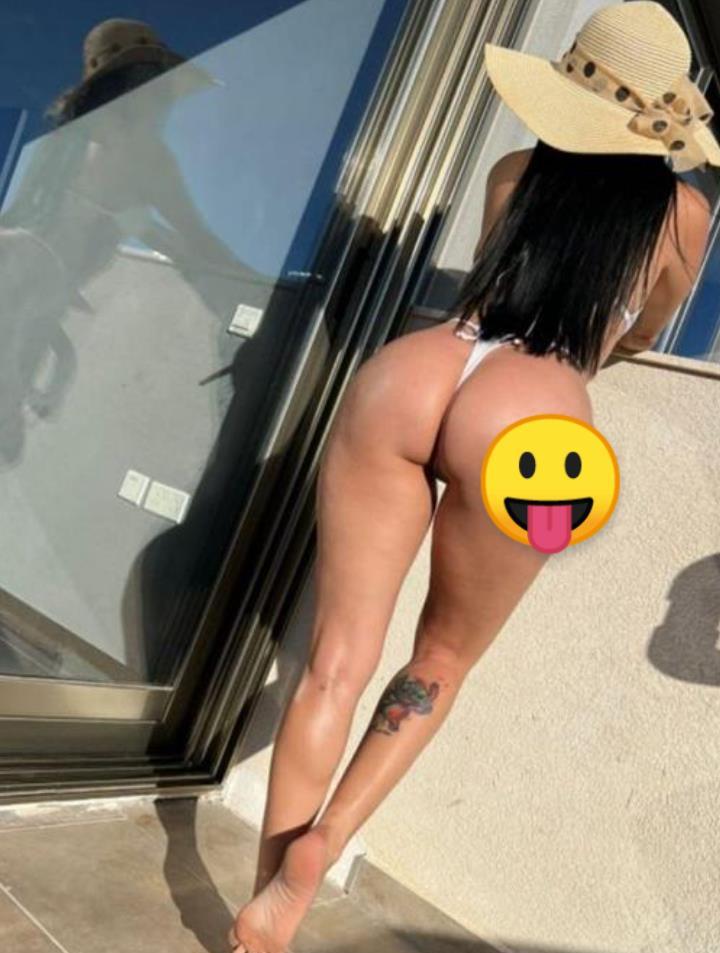 Buna ma numesc Rebeca si ador limbutele