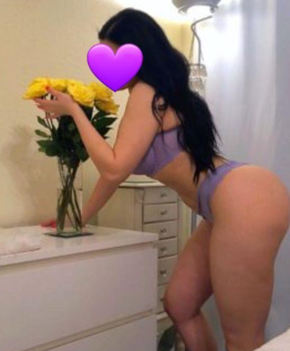 Bună numesc  Melissa am 27de ani brunetă vă pup.