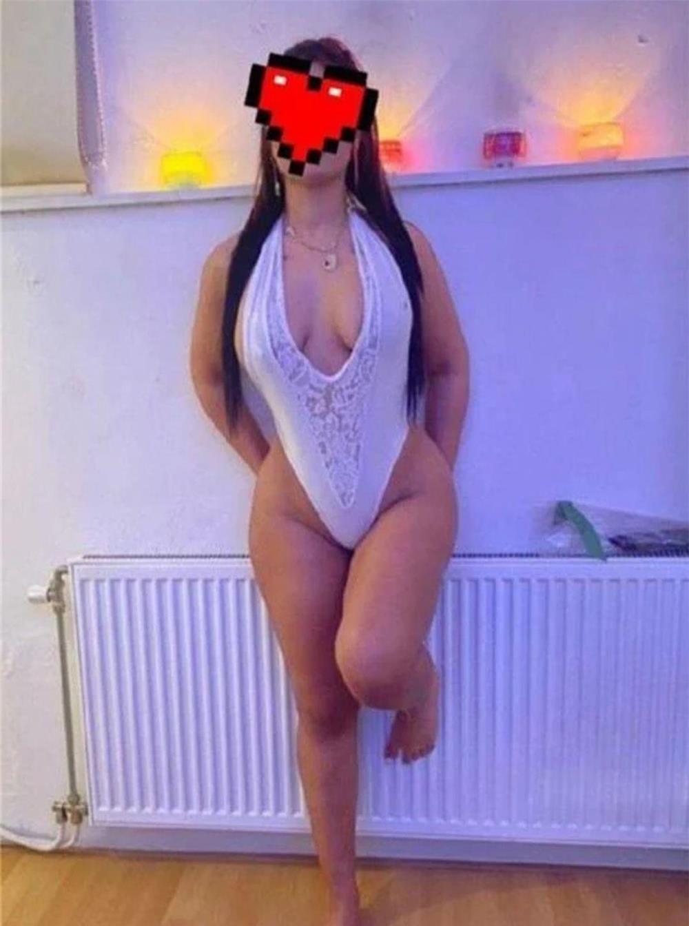 Bună sunt Ioana, te aștept langa mine