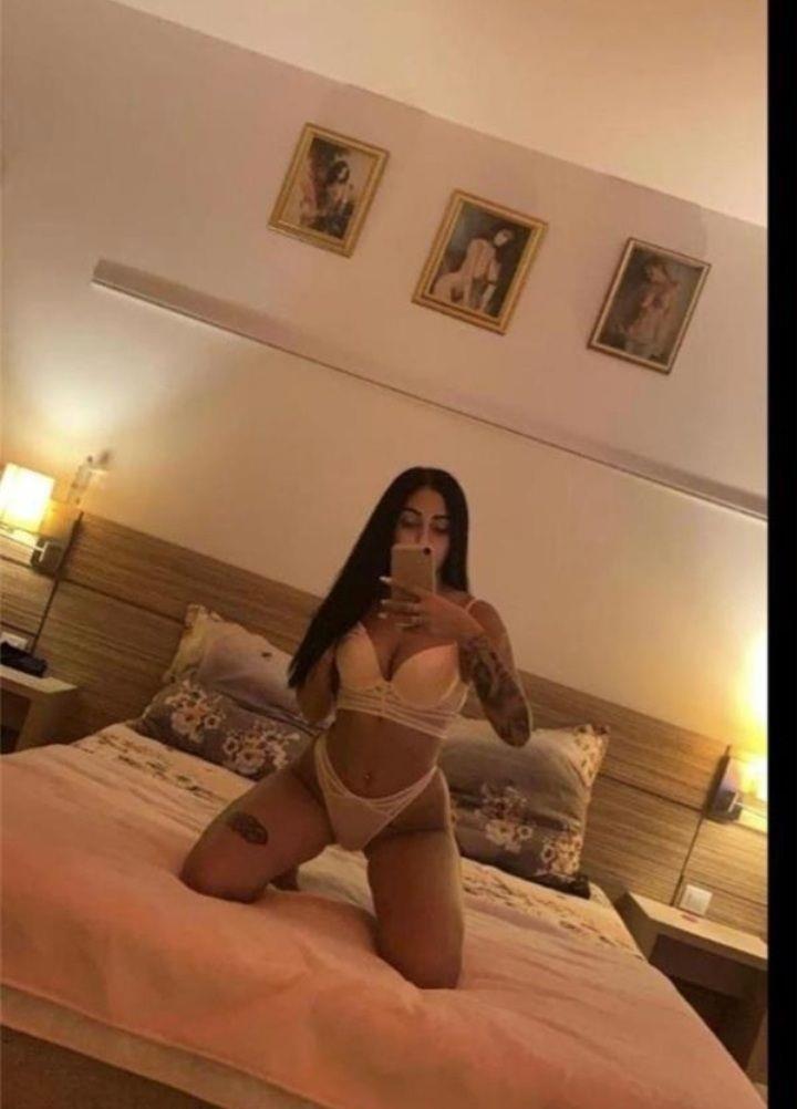 Bună sunt Laura noua la tine in oras