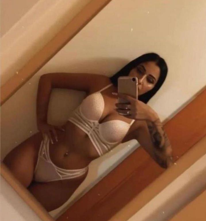 Bună sunt Laura noua la tine in oras