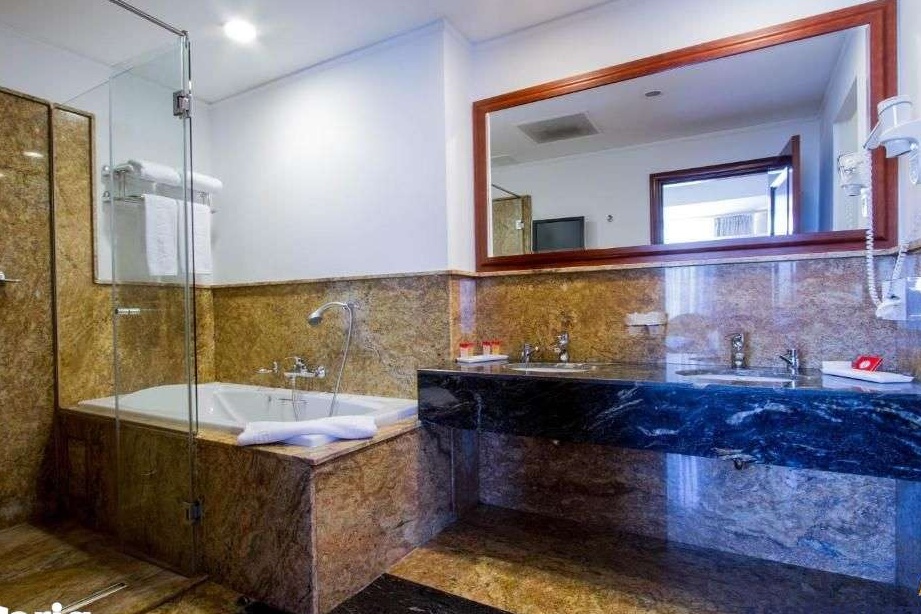 Business High Class, Brasov