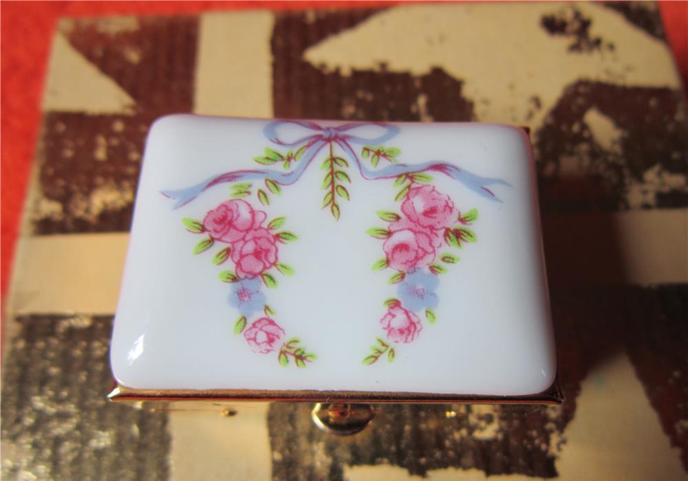 cadou inedit -vintage Pocket Box Sewing kit -cutie kit calatorie de colectie