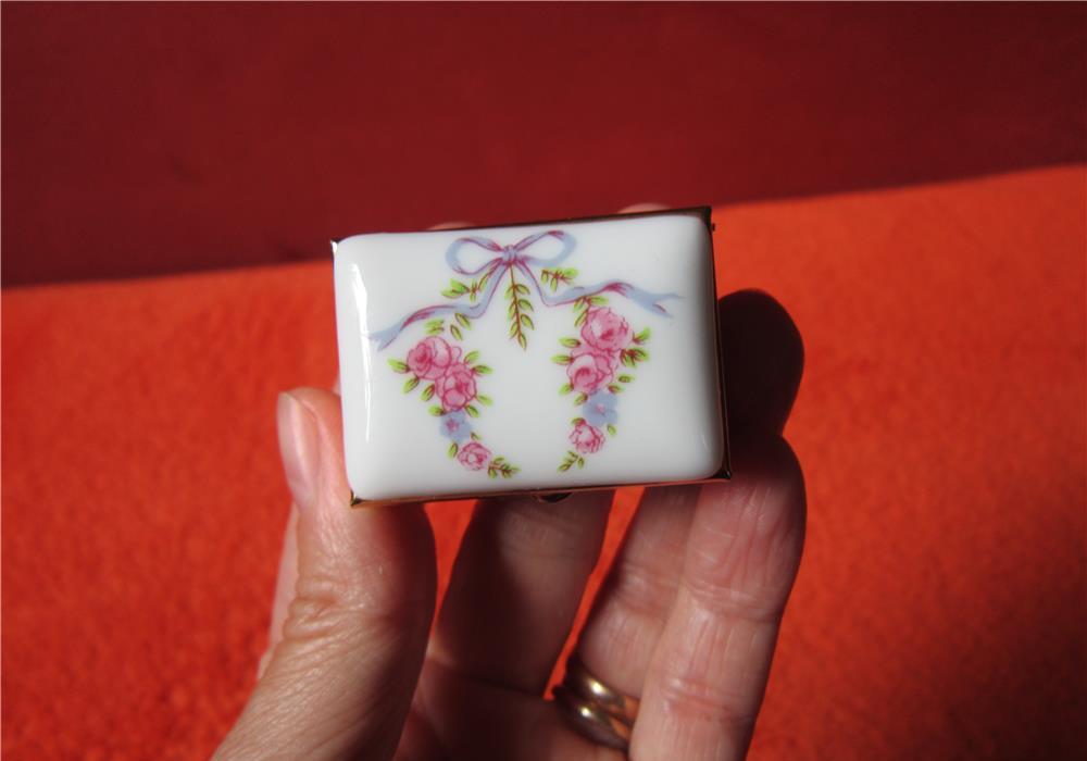 cadou inedit -vintage Pocket Box Sewing kit -cutie kit calatorie de colectie