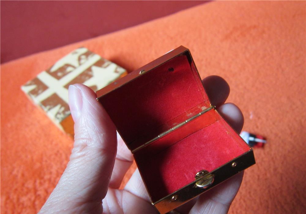 cadou inedit -vintage Pocket Box Sewing kit -cutie kit calatorie de colectie