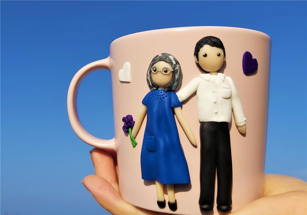 Cadou Mama si fiul/fiica adult cana handmade cu figurine din fimo