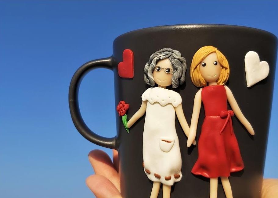 Cadou Mama si fiul/fiica adult cana handmade cu figurine din fimo