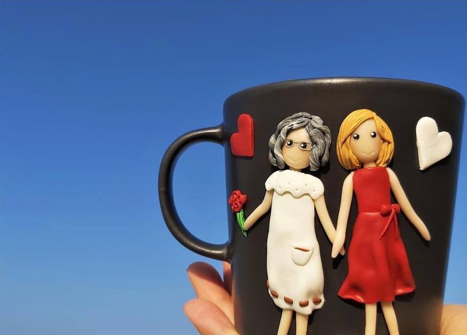 Cadou Mama si fiul/fiica adult cana handmade cu figurine din fimo