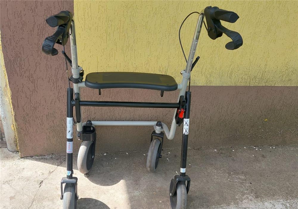 cadru de mers cu roti negru