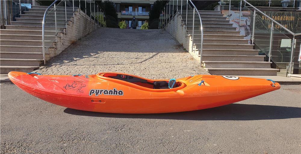 Caiac Piranha 9R II marime L