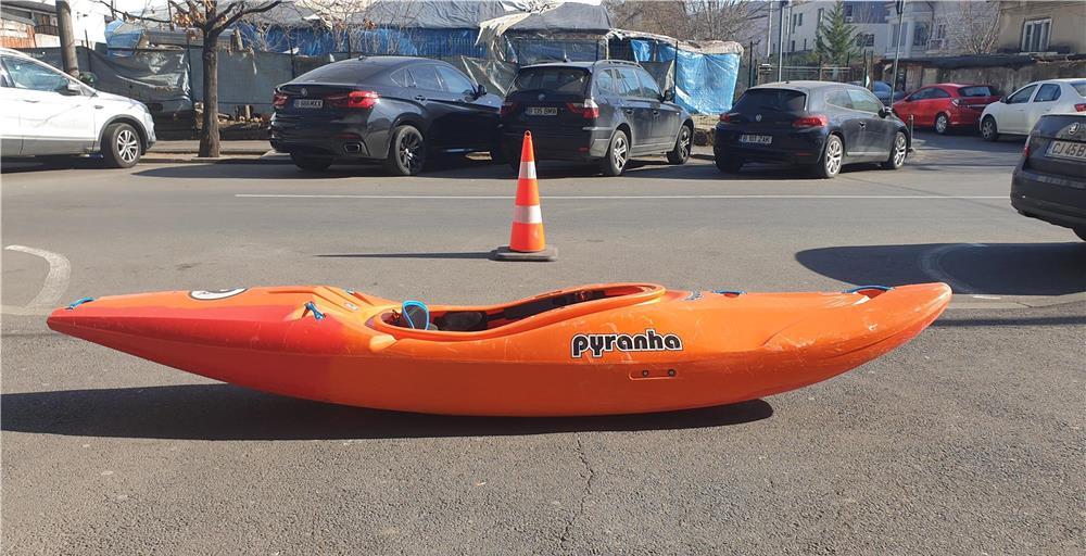 Caiac Piranha 9R II marime L