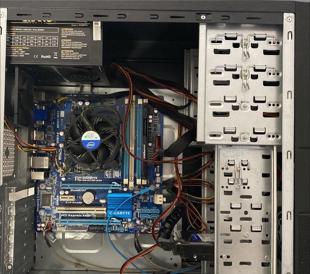 Calculator i3-2100 3.1GHz 4GB DDR3 RAM H77M-D3H 450W