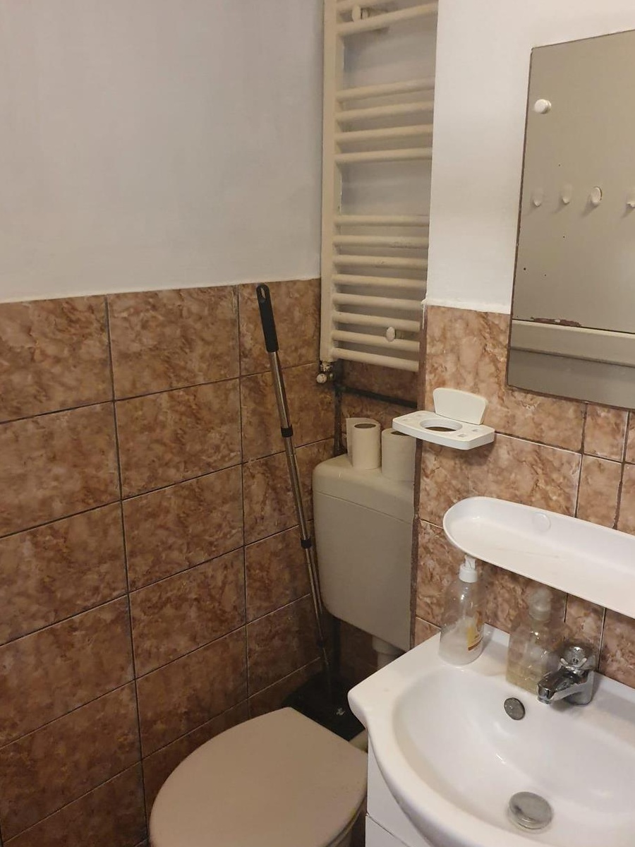 Camera de camin cu baie si bucatarie