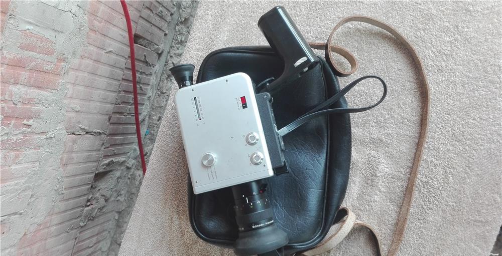 Camera de filmat veche functionala