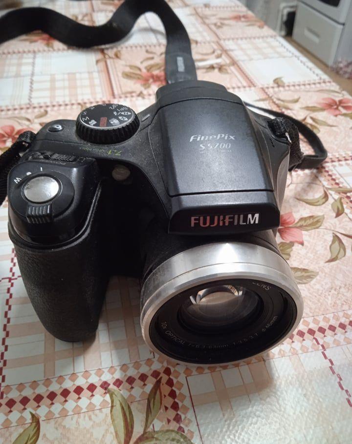 Camera digitala SLR FujiFilm Finepix S5700 card 4Gb