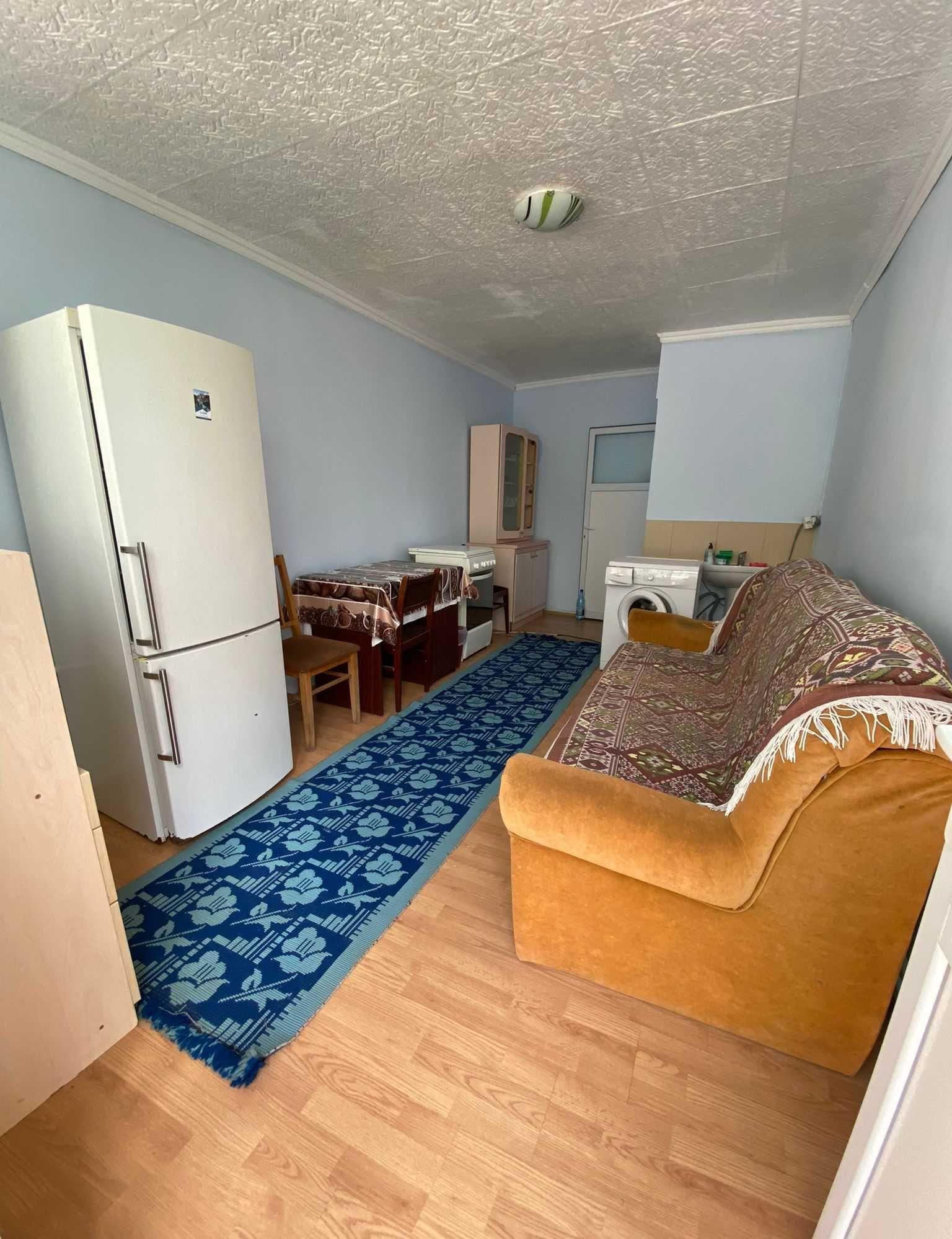Camere de inchiriat la curte 21mp