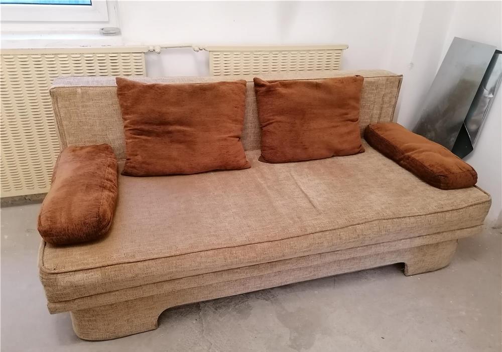 Canapea extensibilă 3 locuri.