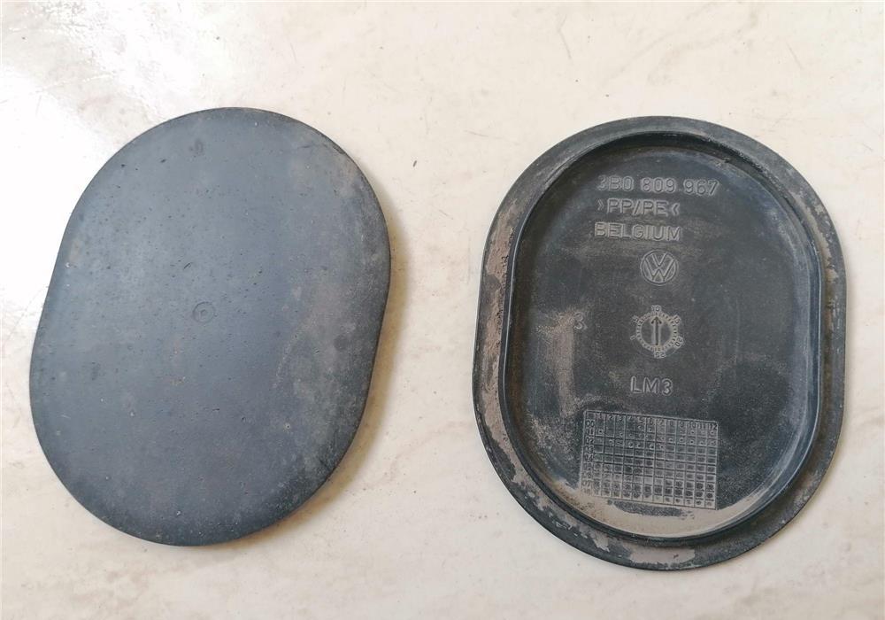 Capace vizitare carenaj fata originale Volkswagen Passat B5 1996-2005/ Skoda Superb 2001-2008