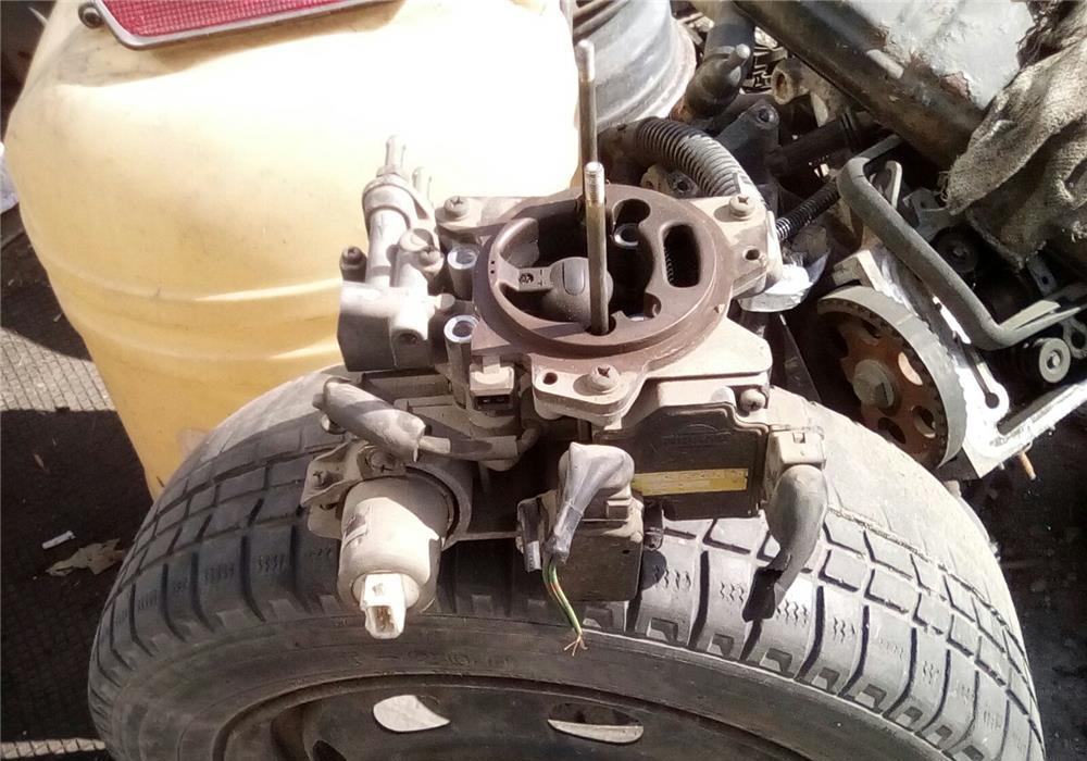 Carburator original Nissan motor 1.6 an fabricatie 1990