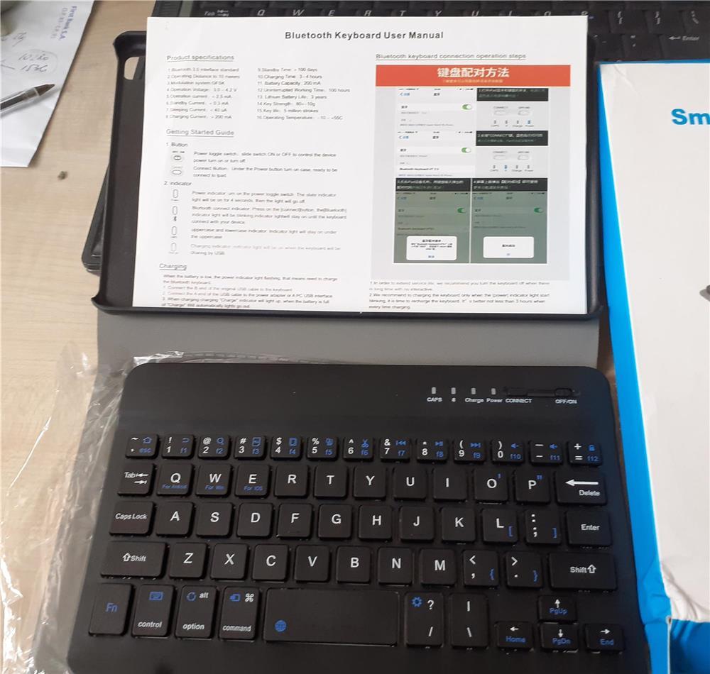 Carcasa tableta cu tastatura inteligenta