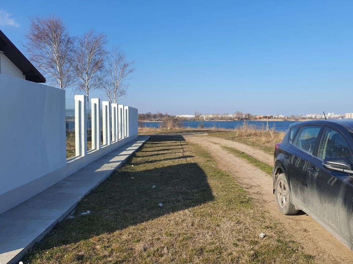 Carrefour, teren 800mp, primul rand la lac, urbanism D+P+2-3E, CUT 1,5