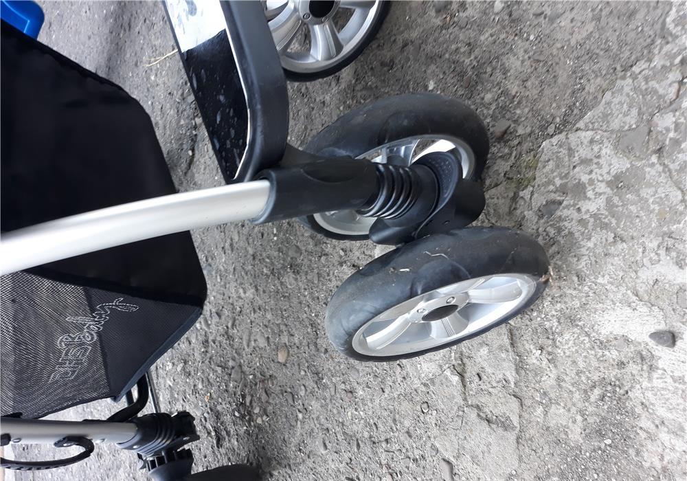 Carucior cu maner reversibil