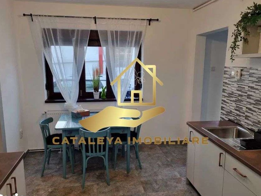 Casa 2 camere in zona centrala