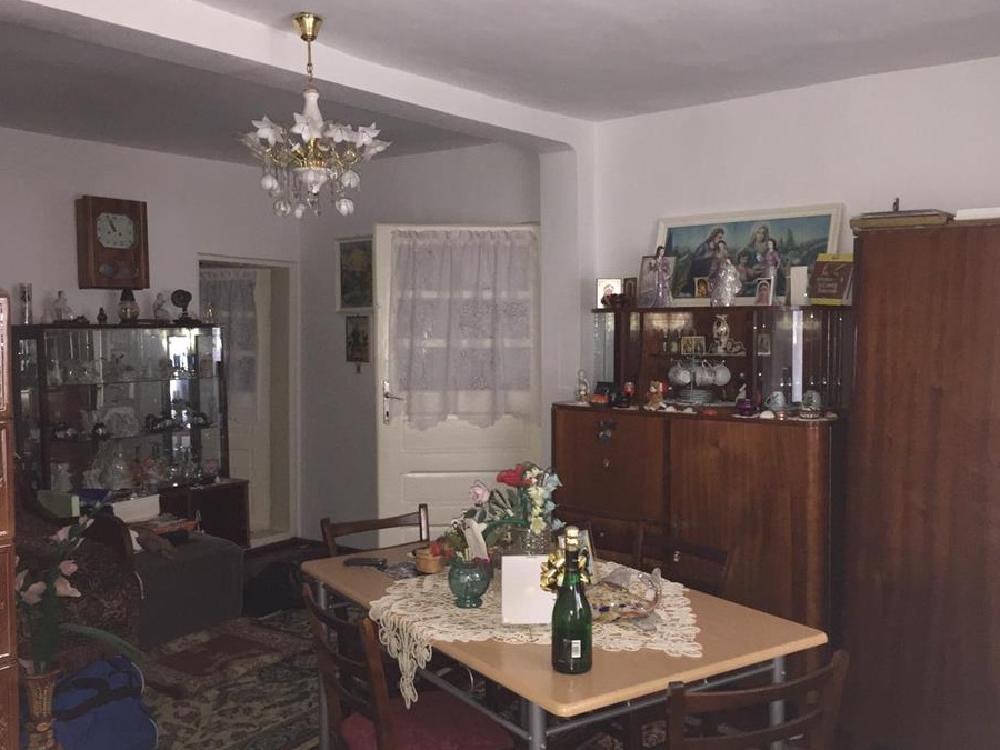 Casa 3 cam si teren 460 mp zona sarata biserica 65000 eur